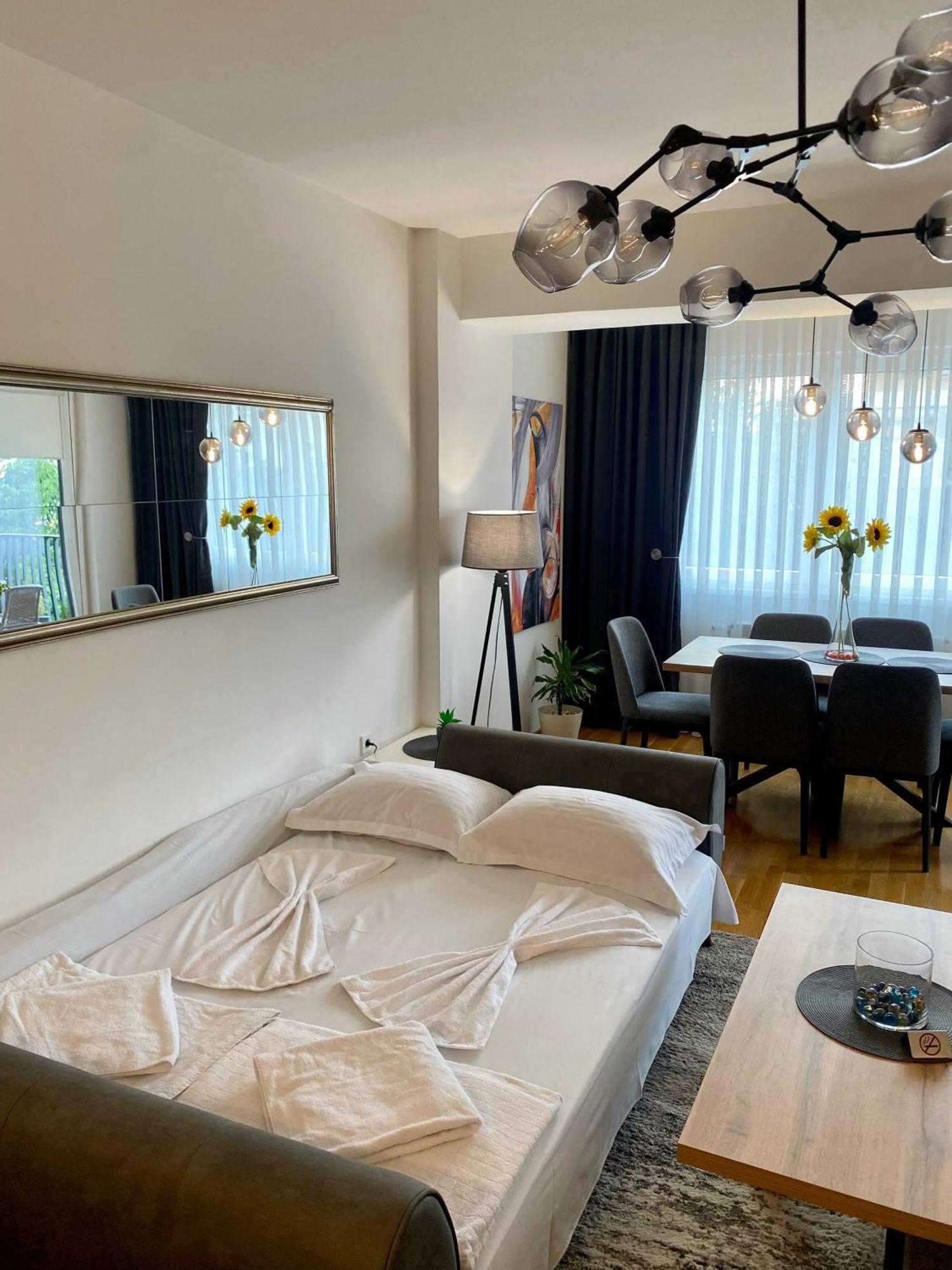 סקופיה Aj Luxe Residence מראה חיצוני תמונה